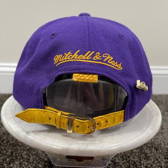 Just Don x Been Trill x Mitchell & Ness
NBA Los Angeles Lakers Snakeskin Hat - Picture 3 of 14